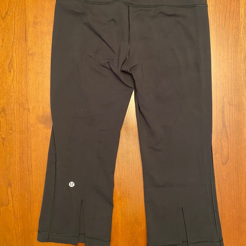 Lululemon Gather & Crow Crop (Black)